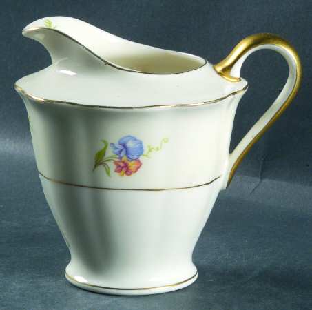 Breton (New York) Creamer