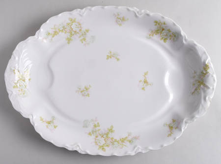 Bretagne 18" Oval Serving Platter with Well