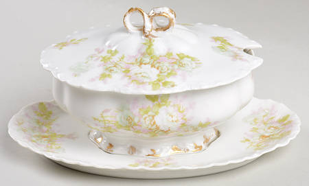 Bretagne Sauce Boat with Attached Underplate & Lid