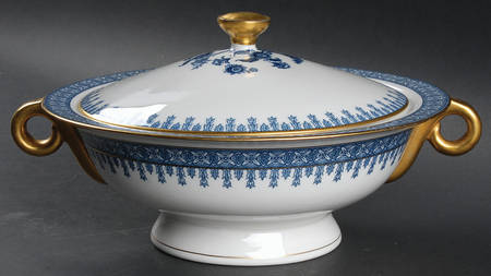 Cambridge Blue Round Covered Vegetable