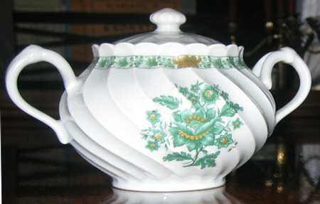 Cashmere Green (Torse Shape) Sugar Bowl & Lid