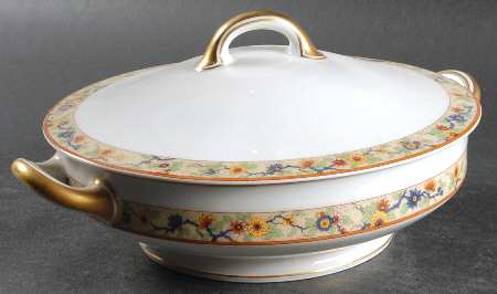 Chantilly Oval Covered Vegetable
