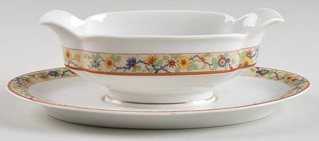 Chantilly Gravy Boat with Attached Underplate