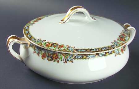 Chanson Round Covered Vegetable