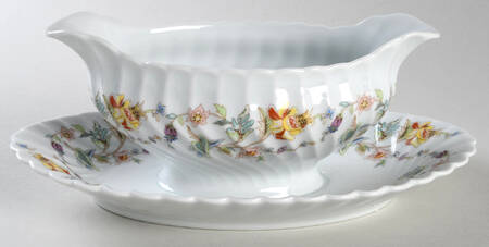Charleston Gravy Boat with Attached Underplate