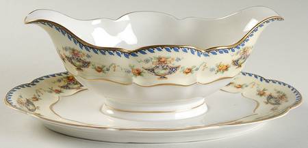 Charm Gravy Boat with Attached Underplate