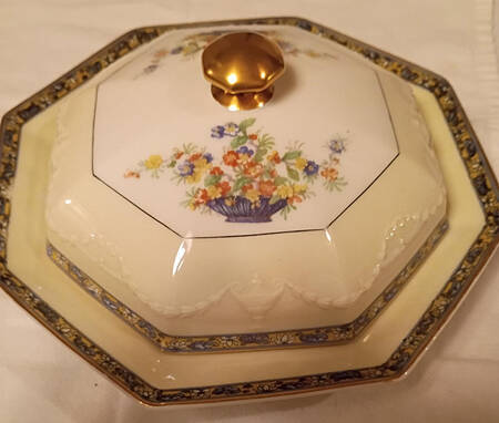 Chippendale Round Covered Butter
