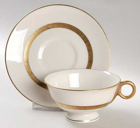 Claridge Footed Cup & Saucer Set