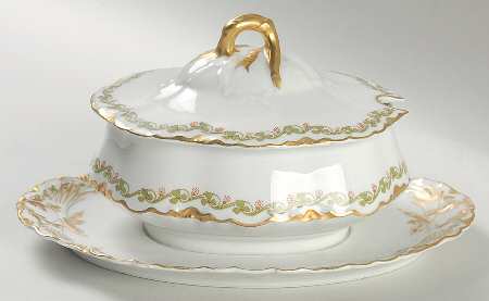 Clover Leaf Gravy Boat w/Attached Underplate & Lid