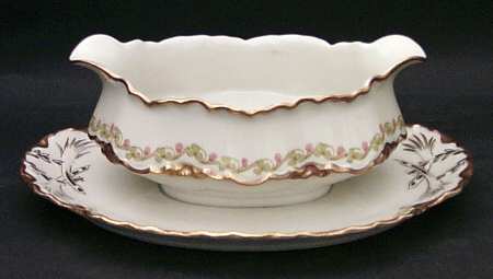 Clover Leaf Gravy Boat with Attached Underplate