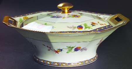Cluny Octagonal Covered Vegetable