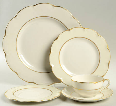 Concorde (New York) 40 Piece Estate Set