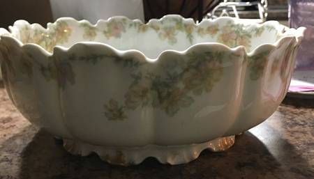 Countess 9" Salad Serving Bowl