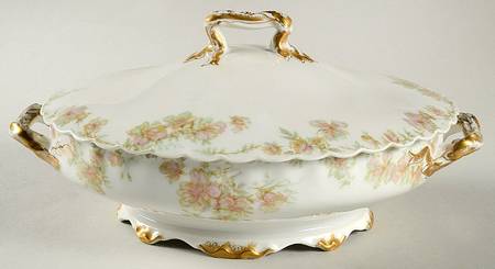 Countess Oval Covered Vegetable