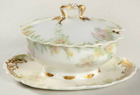Countess Gravy Boat w/Attached Underplate & Lid