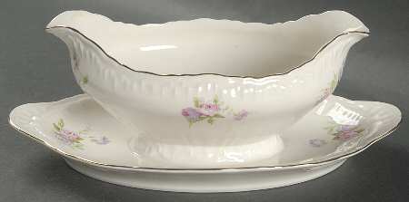 Crinoline Gravy Boat with Attached Underplate