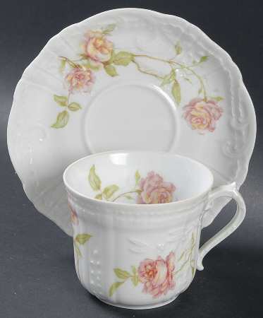 Daphnee Flat Cup & Saucer Set