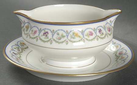Dauphine Gravy Boat with Attached Underplate