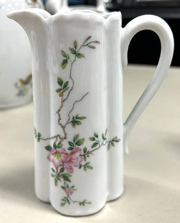 Eglantine 8 Oz Pitcher