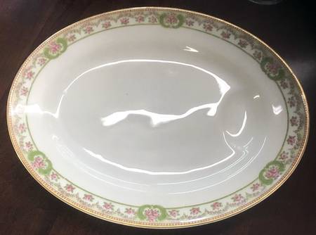 Essex (Gold Trim) 12" Oval Serving Platter