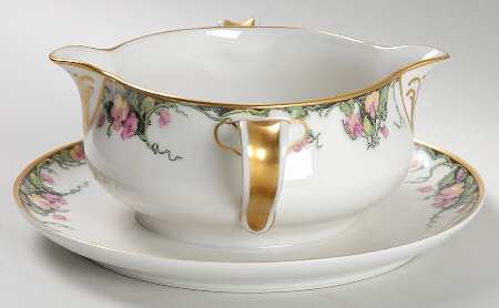 Esther Gravy Boat with Attached Underplate