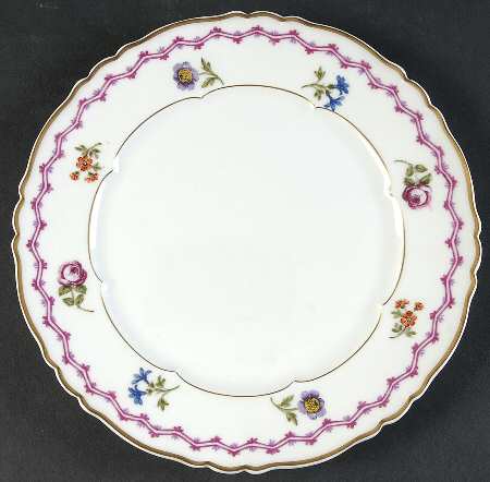 Fontainebleau (Scalloped, Purple Floral) Luncheon Plate