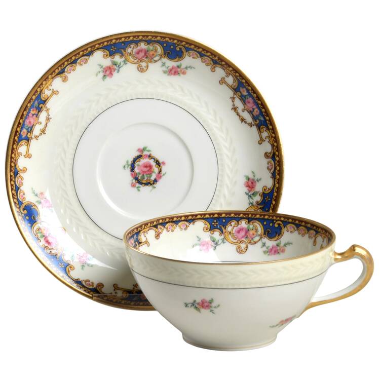 Fontainebleau Footed Cup & Saucer Set