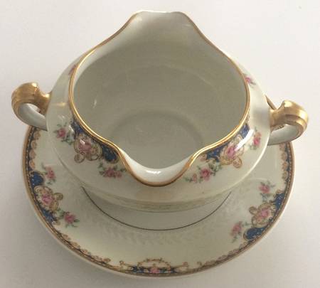 Fontainebleau Gravy Boat with Attached Underplate