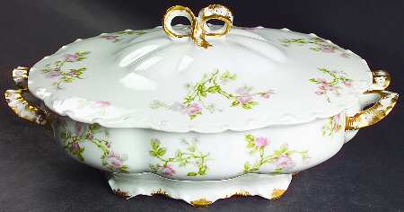 Frontenac (French) Oval Covered Vegetable