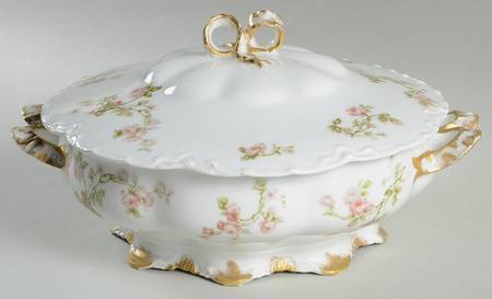 Frontenac (French) Round Covered Vegetable