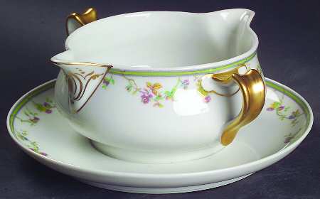 Genevieve Gravy Boat with Attached Underplate