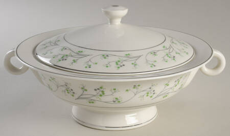 Greenbrier Round Covered Vegetable