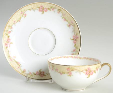 H10 Flat Cup & Saucer Set