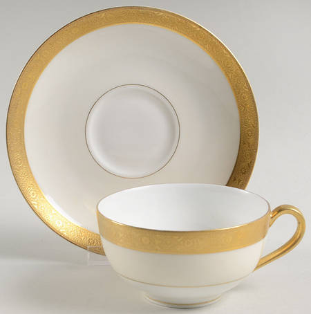 H110 Flat Cup & Saucer Set