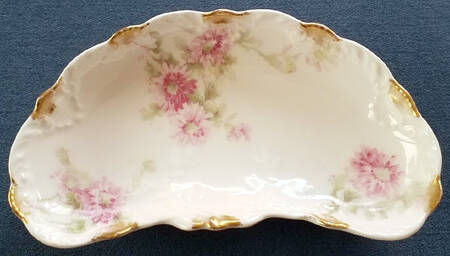 H113 Crescent Salad Plate