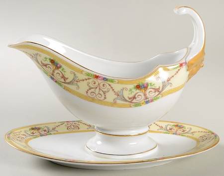 H14 Gravy Boat with Attached Underplate