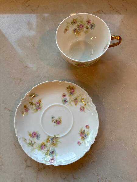 H169 Flat Cup & Saucer Set