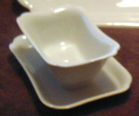 H20 Gravy Boat with Attached Underplate