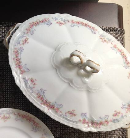 Schleiger 852-1 Oval Covered Vegetable