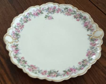 H319 Handled Cake Plate