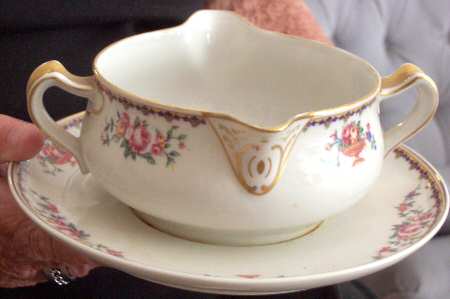 H443 Gravy Boat with Attached Underplate