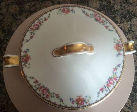 H443 Round Covered Vegetable
