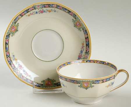 H483 Flat Cup & Saucer Set