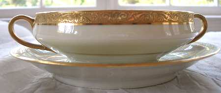 SCHLEIGER 1105-1 Flat Cream Soup Bowl & Saucer Set