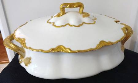 H526 Oval Tureen & Lid