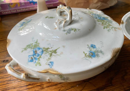 H533 Round Covered Vegetable