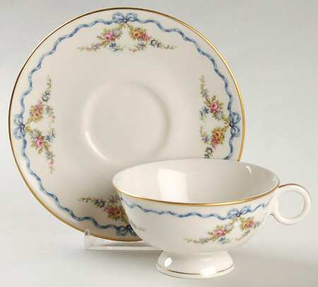 H6 Footed Cup & Saucer Set