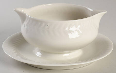 Hydrangea Gravy Boat with Attached Underplate