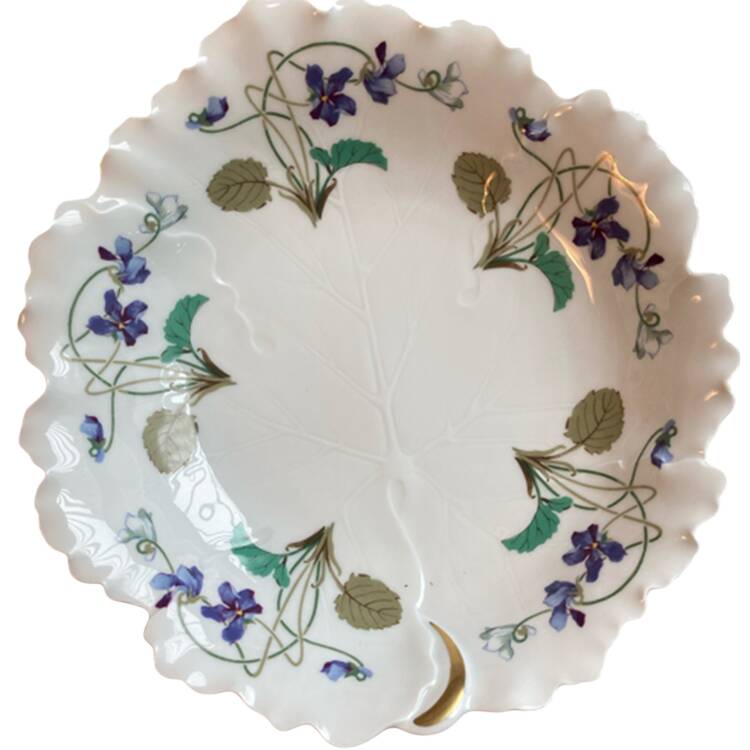 Imperatrice Eugenie 9" Leaf Dish