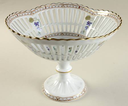 Imperatrice Eugenie 6" Pierced Footed Basket